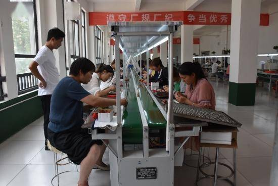 家门口就业 汝州150名村民电器产业工作开启新生活